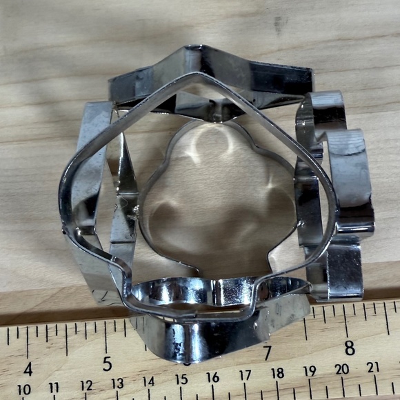 Assorted Cookie Cutters (Hearts, Card Suits, Gingerbread Man) - Picture 7 of 10